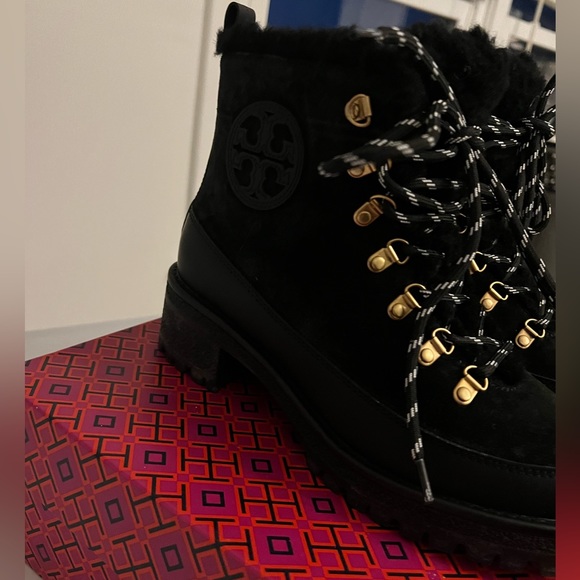 NWT Tory Burch Thea Lug Sole Boots in Original Box Size 7 - Picture 8 of 12